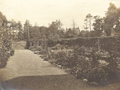 Mrs. Perkins’ Garden, 1898. Union College Schaffer Library, Special Collections Picture File.